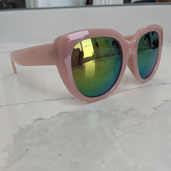 2/15 Pink Cat Eye Sunglasses - Picture 2 of 3